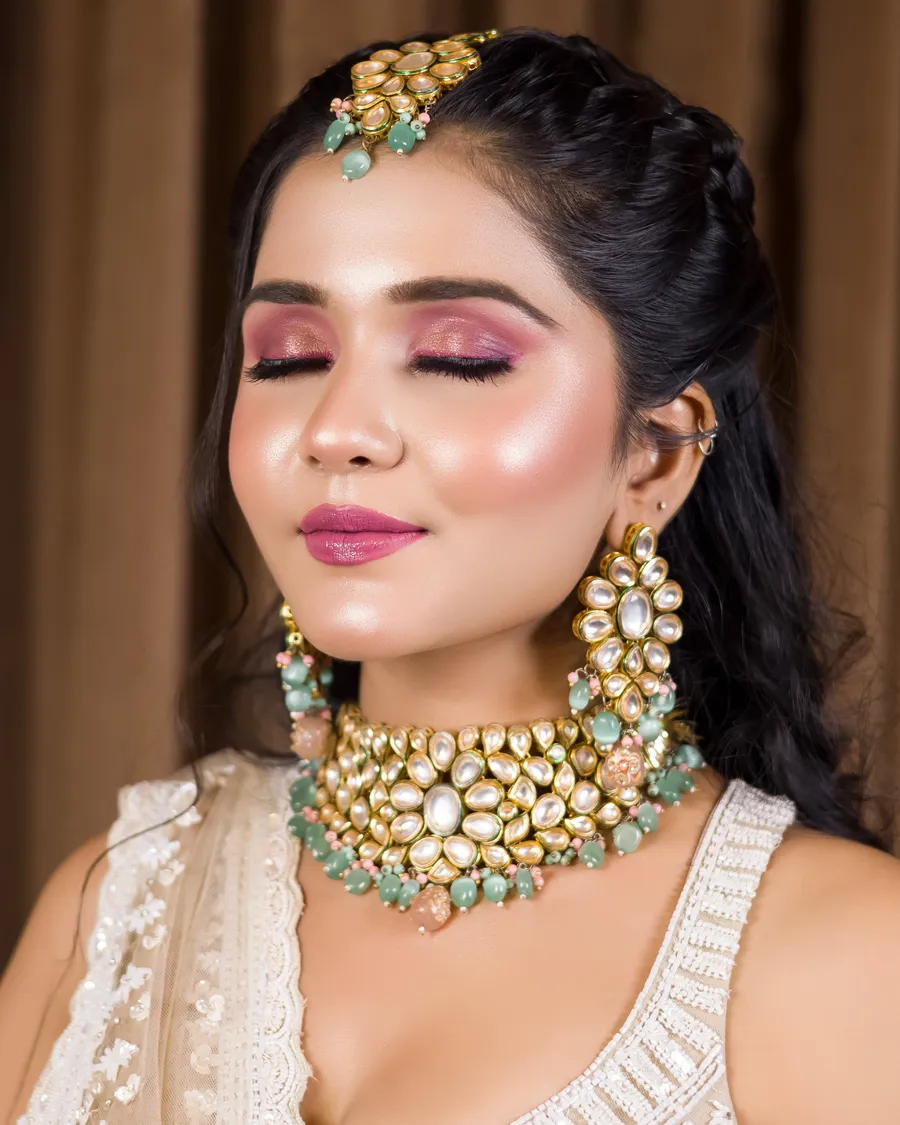 Glossy Skin Finish Makeup Glossy Skin Finish Makeup